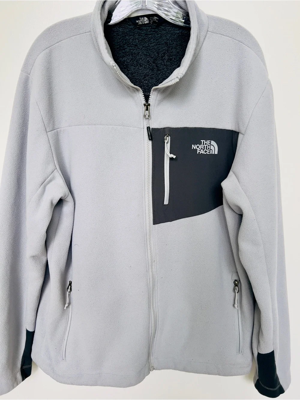 The North Face Men’s Light Gray Fleece Jacket with Black Chest Panel